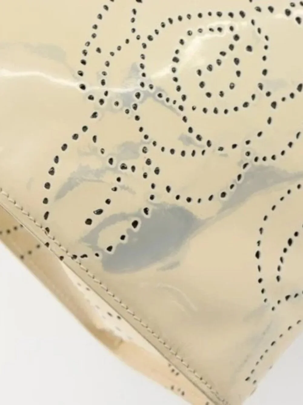 CHANEL Camelia Shoulder Bag Patent leather Ivory Gold CC Auth 161438